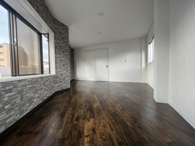 城東区中浜倉庫付住宅の居間・リビング