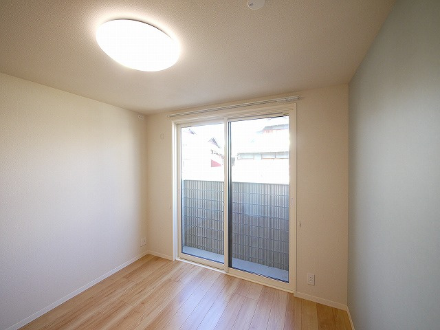 リヴィエール法華寺の洋室|明るい洋室です