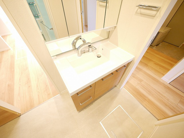 リヴィエール法華寺の洗面所|スペースが確保できる洗面所です