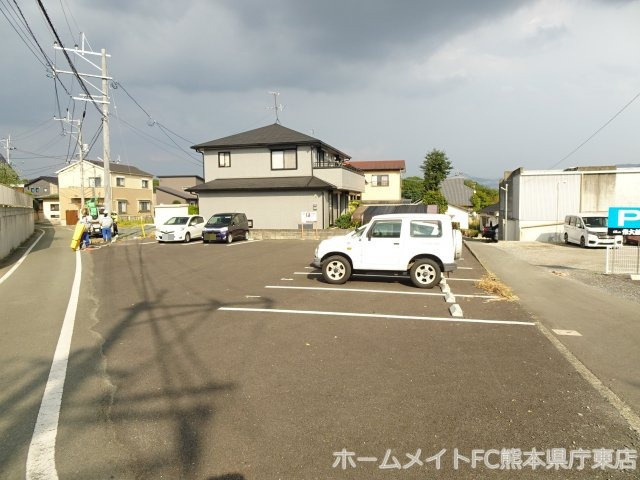チェルシー広崎の駐車場