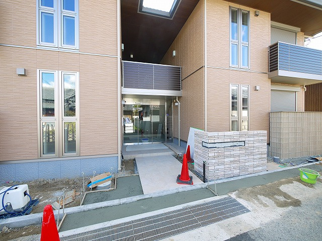 リヴィエール法華寺のエントランス|毎日通るエントランスはこのようになっています