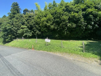 【外観】 | 敷地面積約105坪！間口が広く駐車スペースも多数確保できます。
