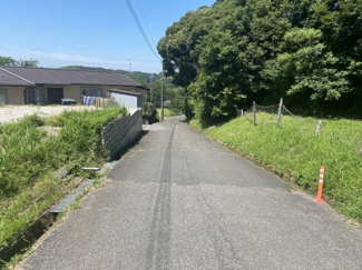 【前面道路含む現地写真】 | 車通りの少ない生活道路！駐車も安心！
