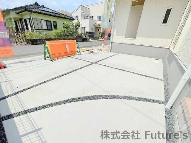 三郷市早稲田6丁目　新築戸建　全3棟　1号棟の駐車場|並列2台駐車可能です。