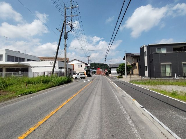 高崎市下室田町売土地の前面道路含む現地写真|県道