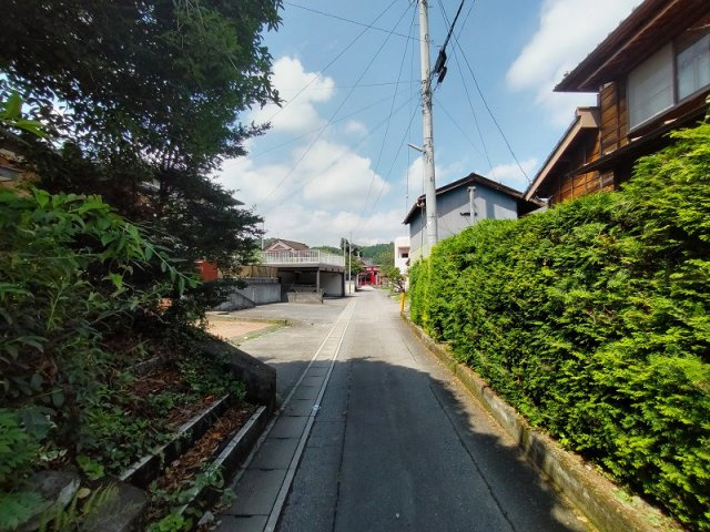 高崎市下室田町売土地の前面道路含む現地写真|東道路