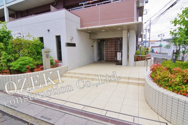 センチュリー越谷ブライトアリーナのエントランス