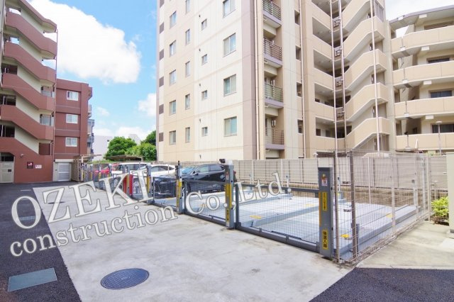 センチュリー越谷ブライトアリーナの駐車場