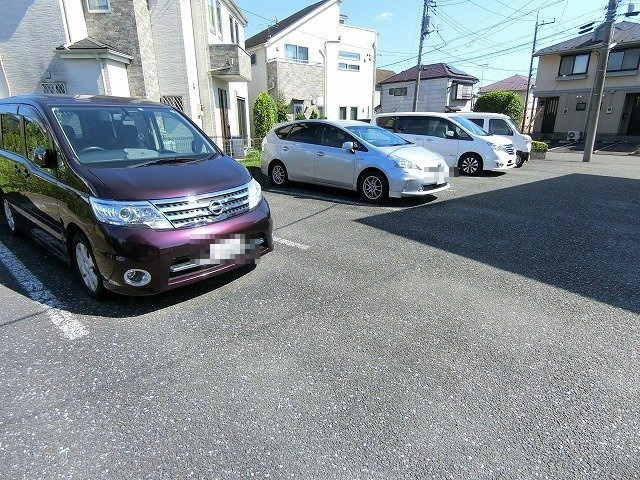 アルカディアEの駐車場