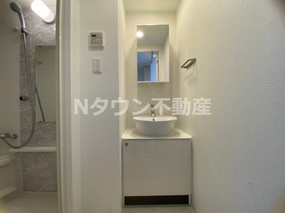 【独立洗面台】 | エスリード金山エクセア | 独立洗面台、小物を置くことができて便利です