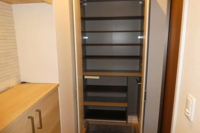 アベニール千鶴の玄関|玄関収納