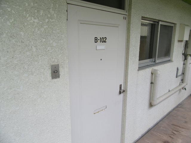 あこやコーポラスBの玄関