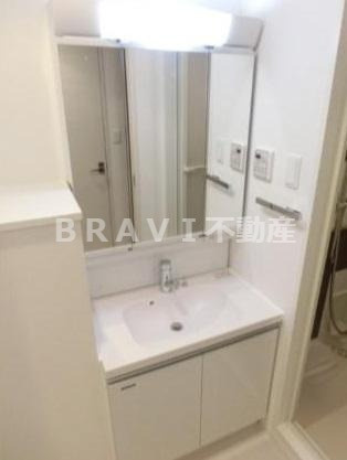 レオンコンフォート本町東Ⅱ　BRAVI不動産の独立洗面台|【レオンコンフォート本町東Ⅱ】独立洗面化粧台が付いています