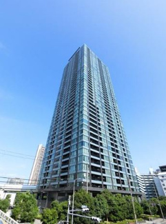 【外観】 | 2010年2月築、地上45階地下1階建、総650戸、オール電化の大規模タワーマンションです。免震構造が採用されております