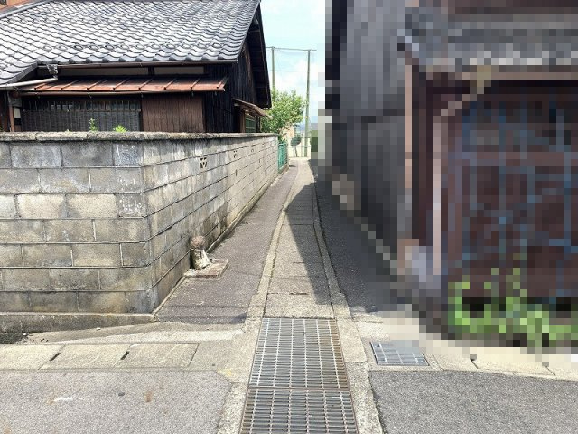 近江八幡市縄手町元　売土地の前面道路含む現地写真