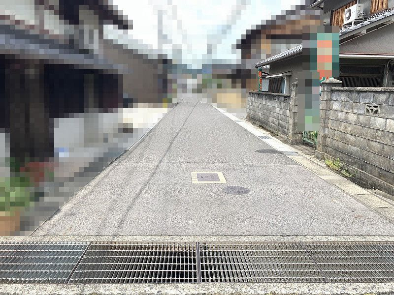 近江八幡市縄手町元　売土地の前面道路含む現地写真