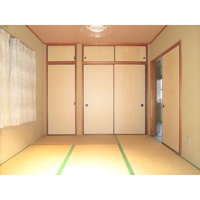 岩田貸家の収納