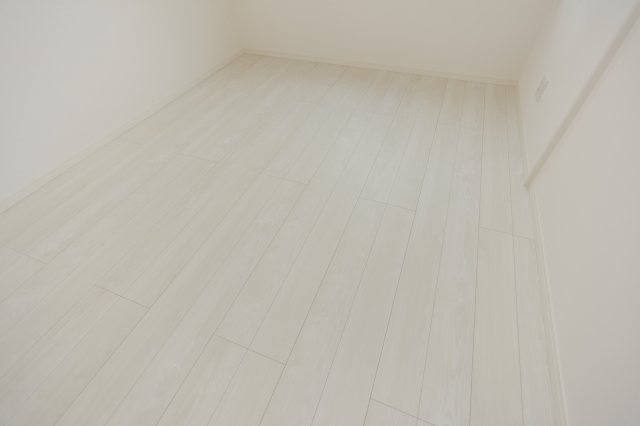 グランクオール小岩の洋室