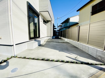 【駐車場】 | ♪建物完成！陽当たり良好！カースペース２台♪売主直売／仲介手数料不要！菖蒲沢新築１棟 | カースペースです(*'▽')Ｌ字型で２台駐車可能です！