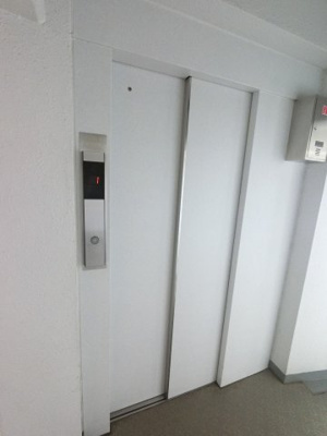 【その他共用部分】 | 妙蓮寺ダイヤモンドマンション | お買い物時やベビーカーの出し入れに便利なエレベーター付です。