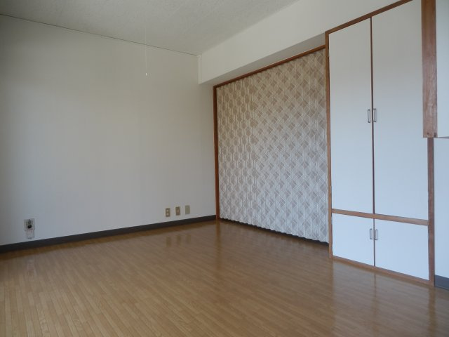 半田コーポの内装|個人の部屋や寝室として使える洋室です
