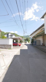 【前面道路含む現地写真】 | 広めの道路で駐車もラクラク