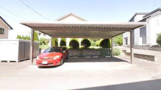 【駐車場】 | カーポート3台、カースペース2台の計5台駐車可能
