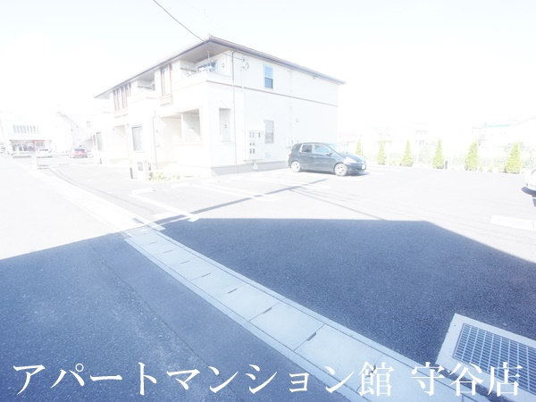 ホーム　ウェイの駐車場