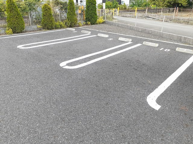 ホーム　ウェイの駐車場