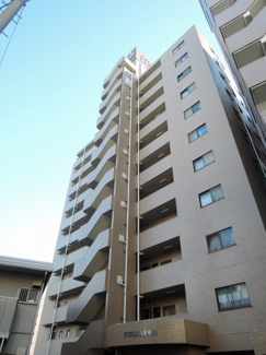 【外観】 | 総戸数５０戸、平成６年９月築、管理人は日勤勤務につき管理体制良好です♪