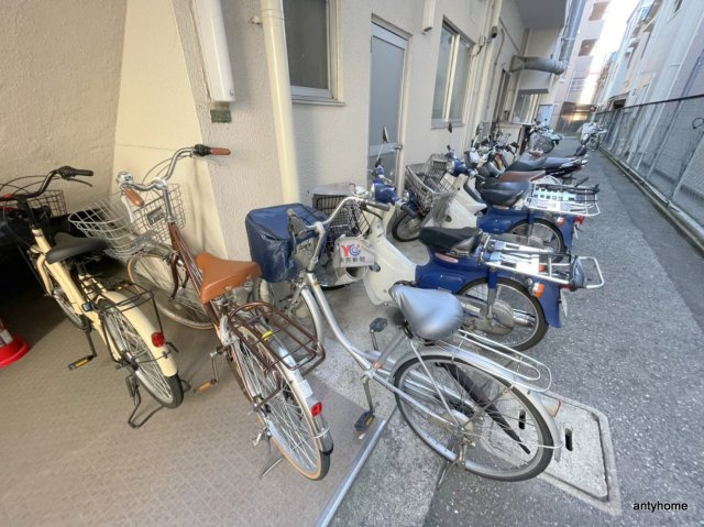 出口マンション　仲介手数料無料の駐車場