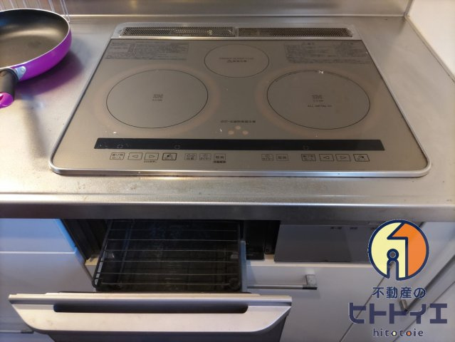 ニイハウスのキッチン|お掃除にも便利なIHコンロです