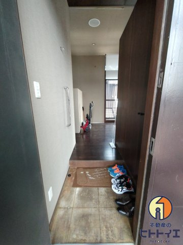 ニイハウスの玄関|収納もある玄関です