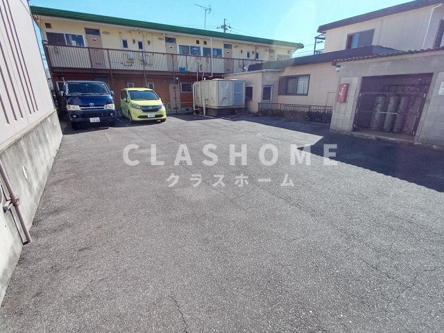 メゾンわかなの駐車場