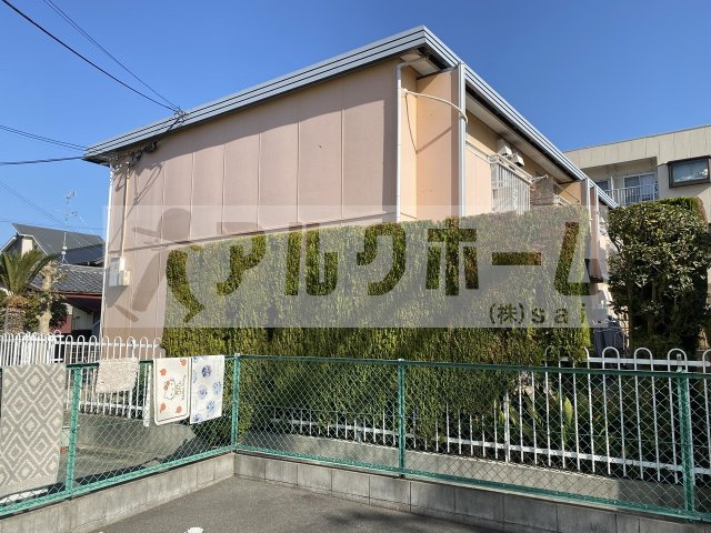 柏原市国分本町３丁目のアパートの外観
