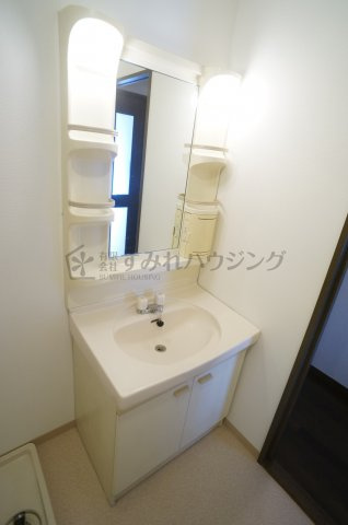 カーサ・ドゥ・テソロの独立洗面台|参考、同建物・反転間取りの号室