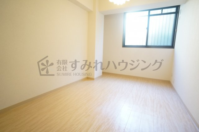 カーサ・ドゥ・テソロの寝室|参考、同建物・反転間取りの号室