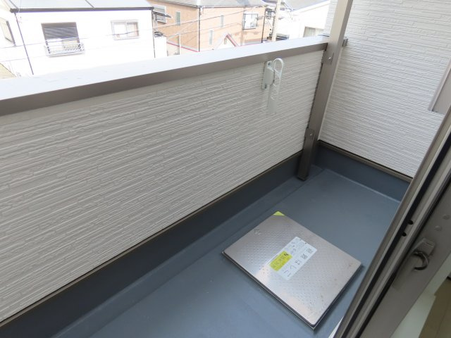 大阪市淀川区加島１丁目のハイツのバルコニー