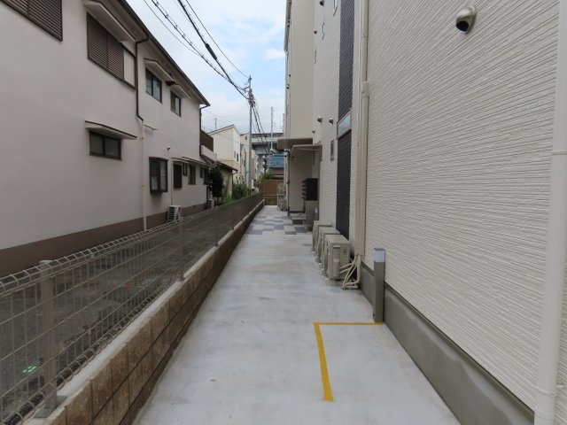 大阪市淀川区加島１丁目のハイツのエントランス