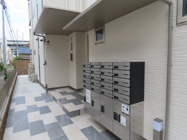 大阪市淀川区加島１丁目のハイツのロビー