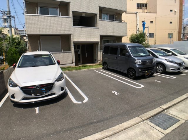 ルミエールの駐車場