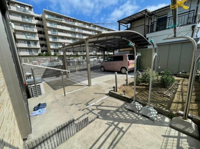 【駐車場】 | 上條小・平成25年建築・土地46坪・泉大津市東助松町2丁目 | 駐車場があるので、車を買う予定の方も安心です