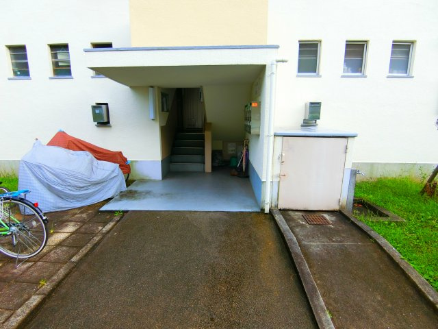 公団狭山住宅26号棟のエントランス
