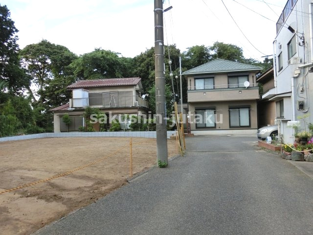 実籾本郷　売地の前面道路含む現地写真|実籾本郷　売地　実測68.32坪　東南側道路面　間口17ｍ　建築条件なし　更地につき即建築可