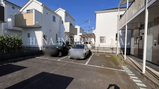エストの駐車場