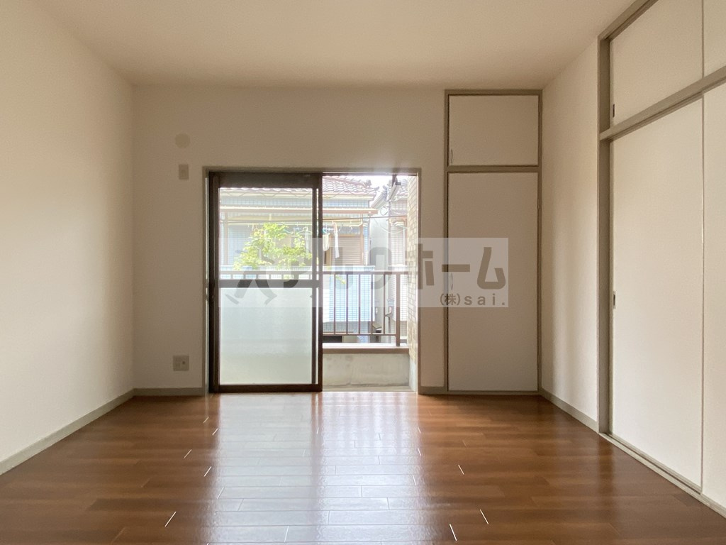 ハイツ四季の洋室