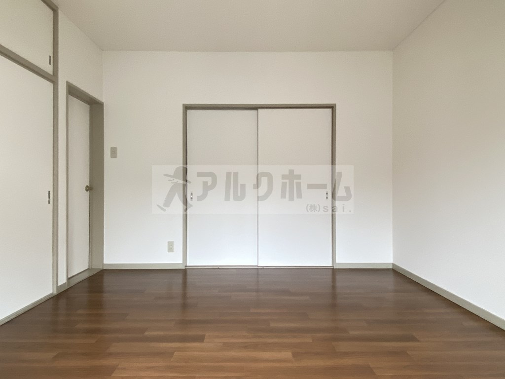 ハイツ四季の洋室