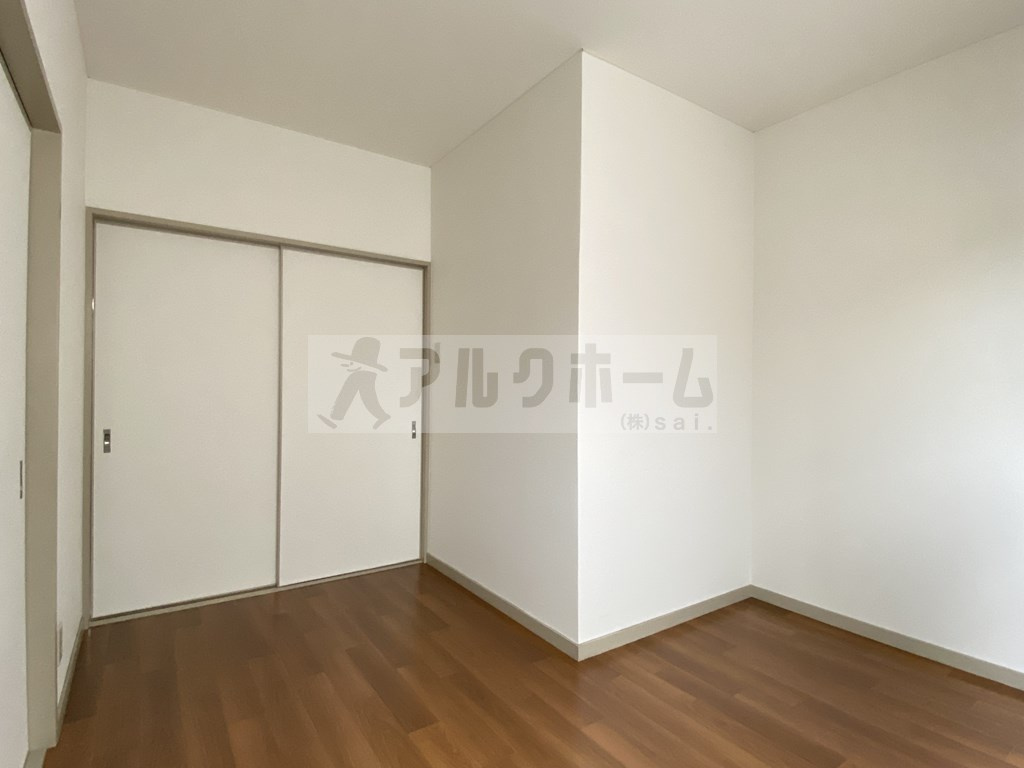 ハイツ四季の洋室