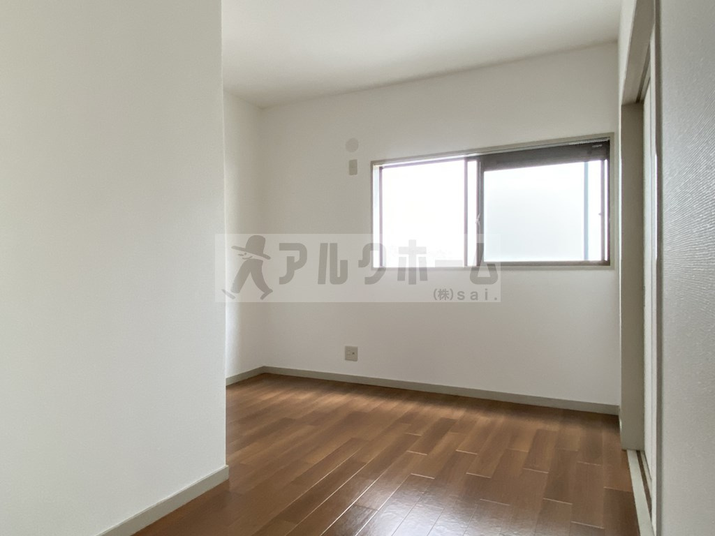 ハイツ四季の洋室