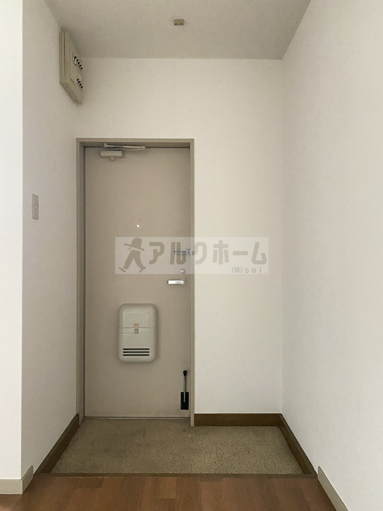 ハイツ四季の玄関